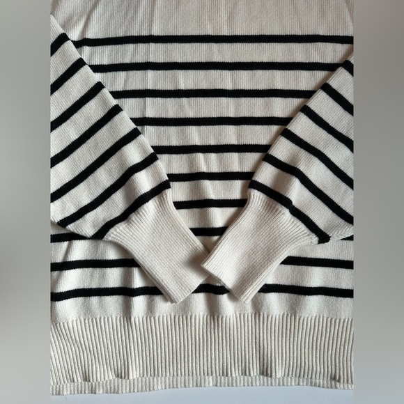 NWT Zesica Sweater Women’s Medium Black White Striped Knit Pullover Soft Stretch - Picture 2 of 8